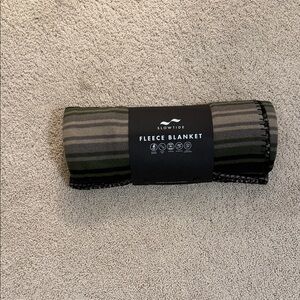 NWT Slowtide Fleece Blanket